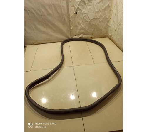 Уплотнитель двери (задний, правый)