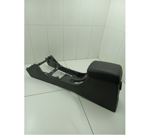 Центральная консоль с подлокотником