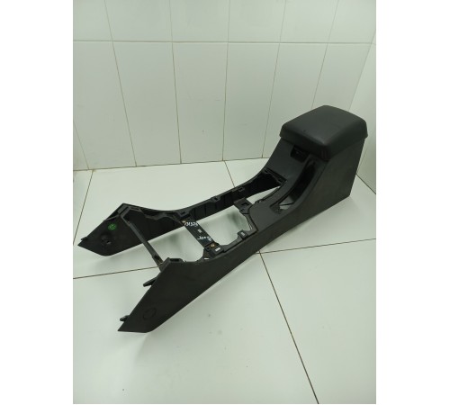 Центральная консоль с подлокотником