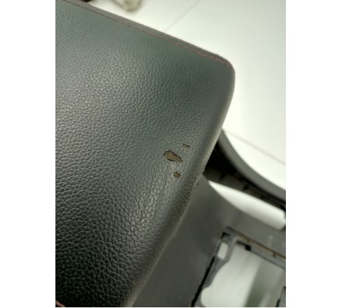 Центральная консоль с подлокотником