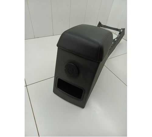 Центральная консоль с подлокотником