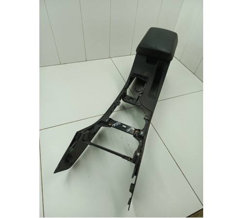 Центральная консоль с подлокотником