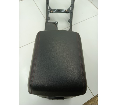 Центральная консоль с подлокотником