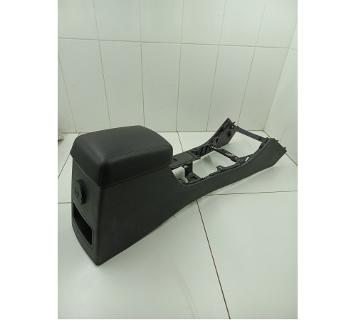 Центральная консоль с подлокотником