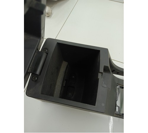 Центральная консоль с подлокотником