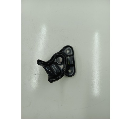 Кронштейн крепление заднего ряда сидений левый