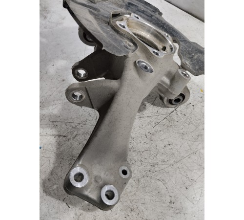 Кулак поворотный задний правый