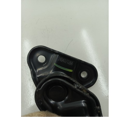 Кронштейн крепление заднего ряда сидений левый