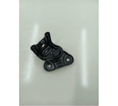 Кронштейн крепление заднего ряда сидений левый