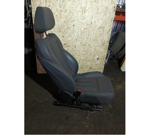 Сиденье переднее левое