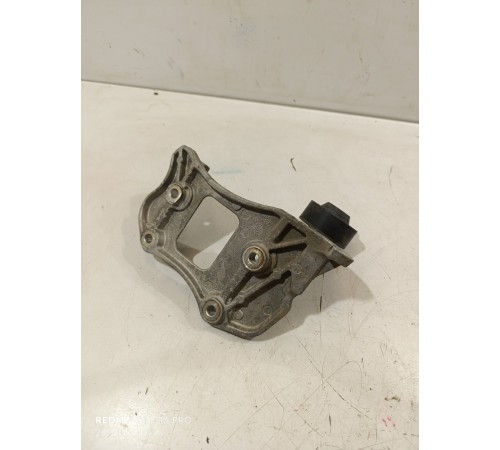 Кронштейн генератора