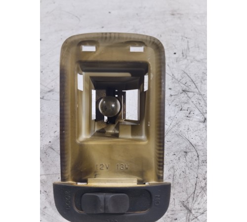 Плафон внутреннего освещения салона