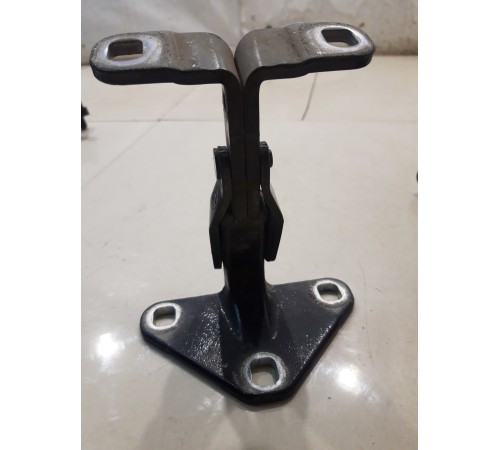 Петля двери багажника (нижняя левая)