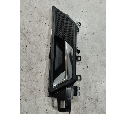 Ручка двери (задняя левая внутренняя)