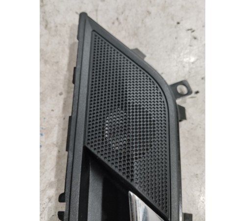 Ручка двери (задняя левая внутренняя)