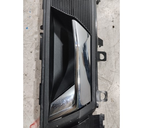 Ручка двери (задняя левая внутренняя)