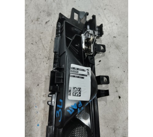 Ручка двери (задняя левая внутренняя)