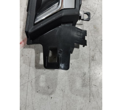 Ручка двери (задняя левая внутренняя)