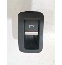 Кнопка открывания багажника