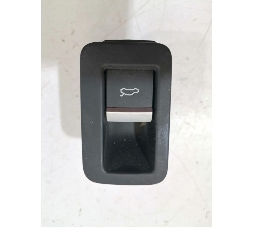 Кнопка открывания багажника