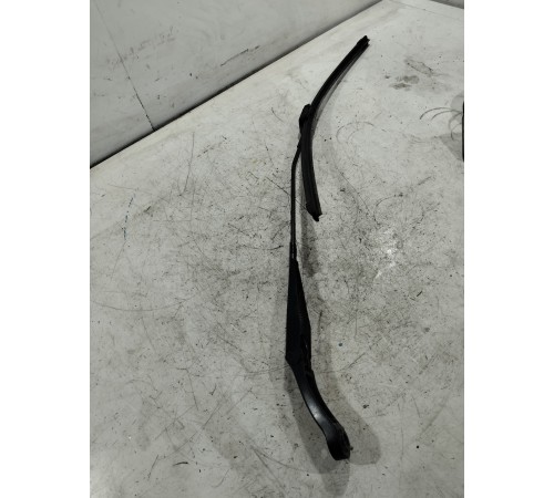 Поводок стеклоочистителя левый