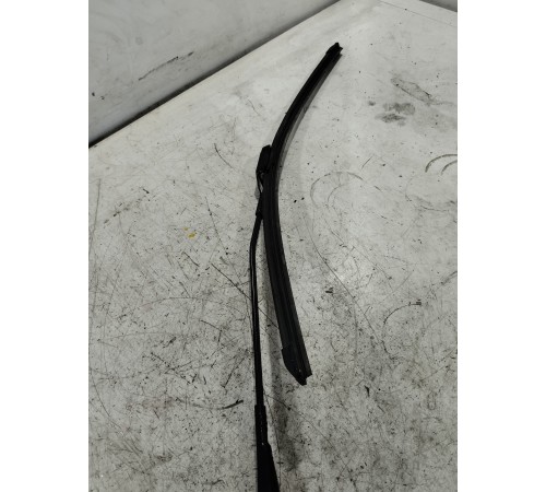 Поводок стеклоочистителя левый