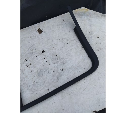 Накладка рамки окна задняя правая