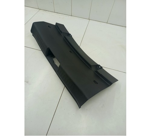 Обшивка панели багажника