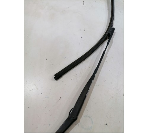 Поводок стеклоочистителя левый