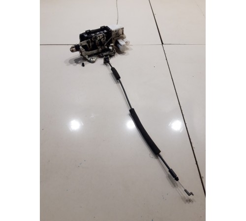 Замок двери (передний левый)