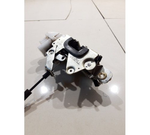 Замок двери (передний левый)