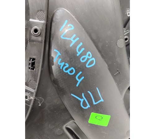 Обшивка двери передняя правая