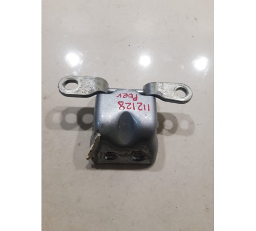 Петля двери(передняя правая нижняя)