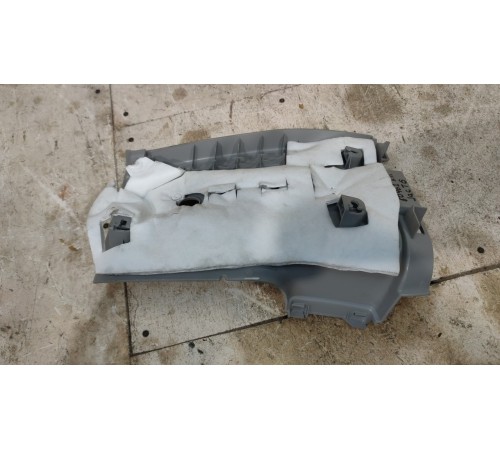 Накладка задней правой стойки верхняя