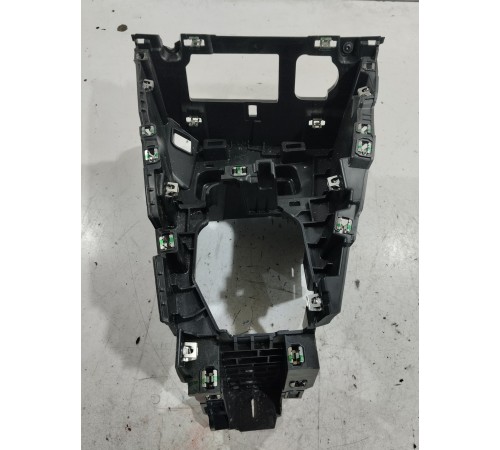 Кронштейн(крепление) центральной консоли