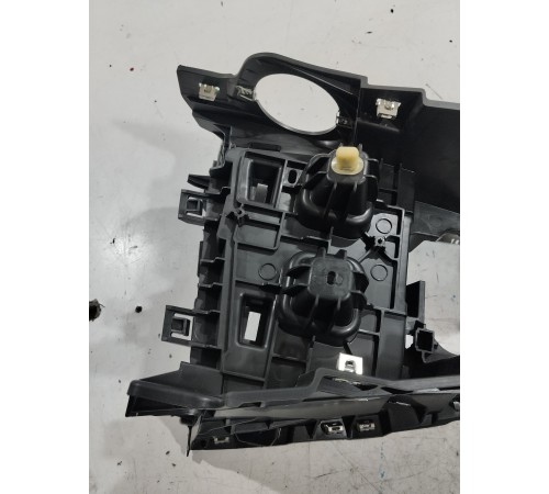 Кронштейн(крепление) центральной консоли