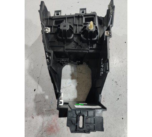 Кронштейн(крепление) центральной консоли