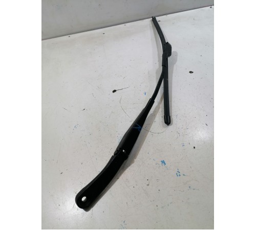 Поводок стеклоочистителя правый, пассажирский