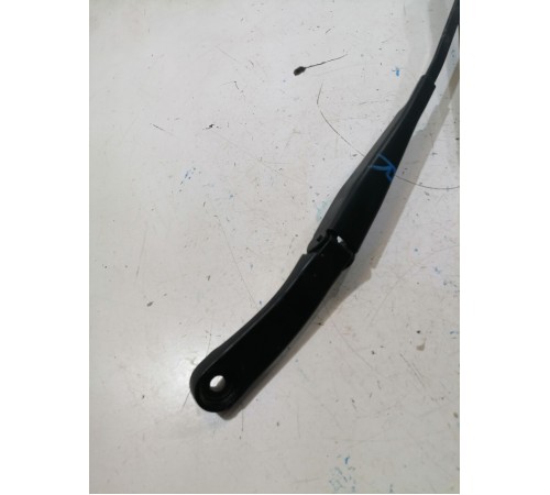 Поводок стеклоочистителя правый, пассажирский