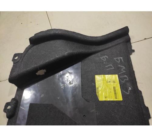 Боковая облицовка багажника(правая)