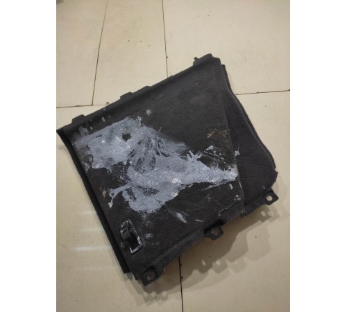 Боковая облицовка багажника(правая)