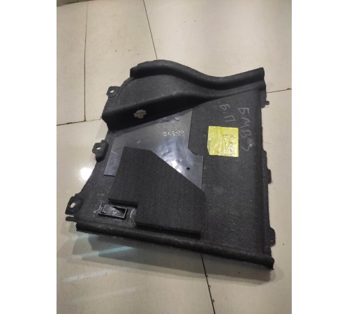 Боковая облицовка багажника(правая)