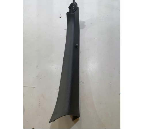 Обшивка двери багажника левая