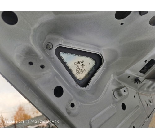 Глухое стекло заднее правое