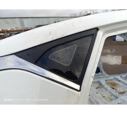 Глухое стекло заднее правое