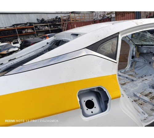 Глухое стекло заднее правое