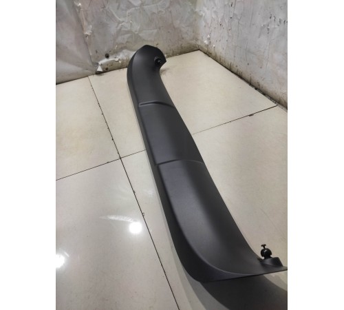 Обшивка двери багажника (верхняя)