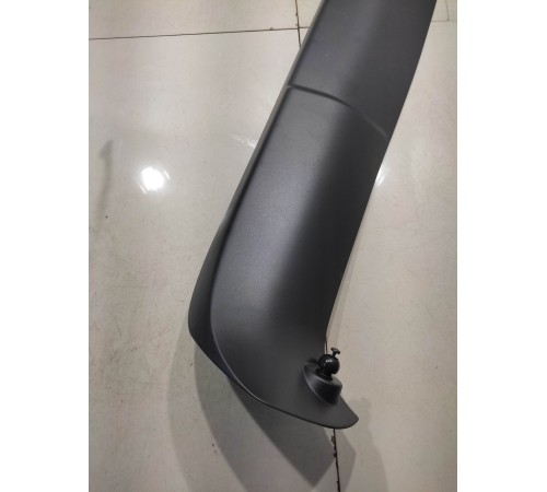 Обшивка двери багажника (верхняя)