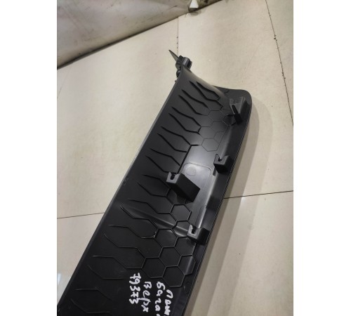 Обшивка двери багажника (верхняя)