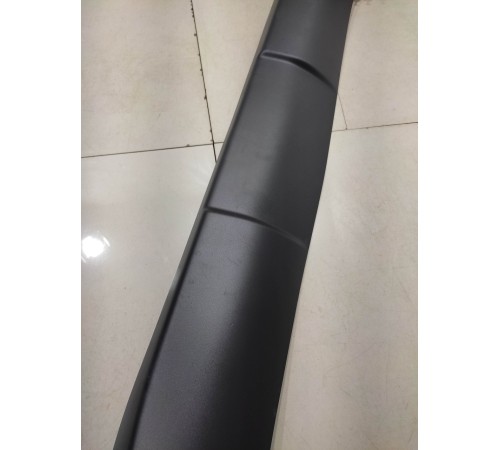 Обшивка двери багажника (верхняя)